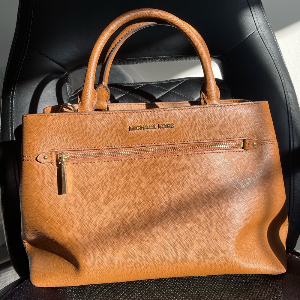 New Micheal Kors Hailee Saffiano Medium Leather Crossbody